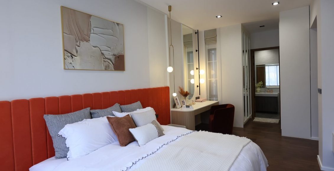 20) Master Bedroom Fl2