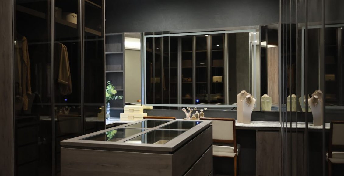 3) Walk-in Closet