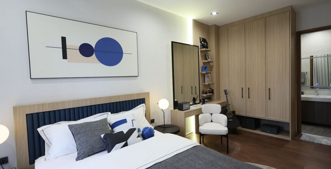 7) Master Bedroom Fl3