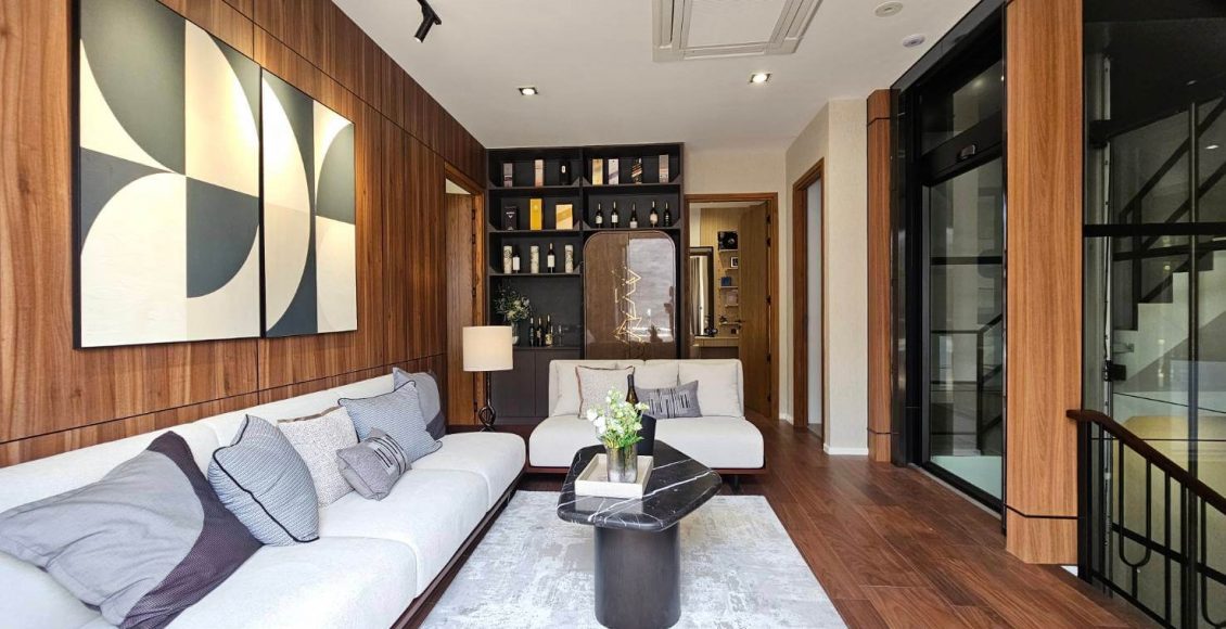 9) Living Room Fl3