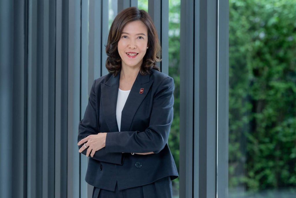 นางสาวกมลทิพย์ บำรุงชาติอุดม รองกรรมการผู้อำนวยการ บริษัท เอพี ไทยแลนด์ จำกัด (มหาชน)